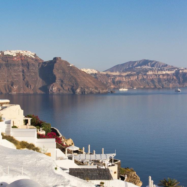 Family terraces and cafés for calm evenings in Brighton